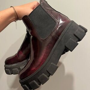 CHELSEA SAM EDELMAN BURGUNDY BOOTS